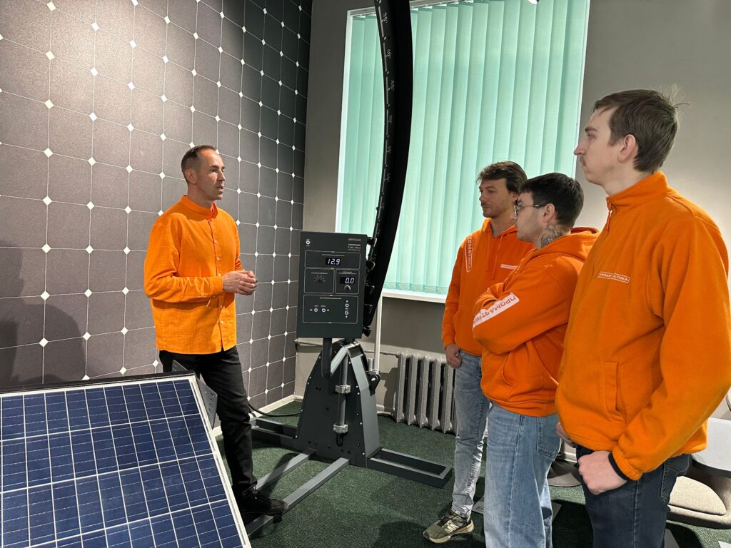 Замість конспектів – сучасні лабораторії: Промавтоматика створила унікальне обладнання для вінницьких університетів — фото 1