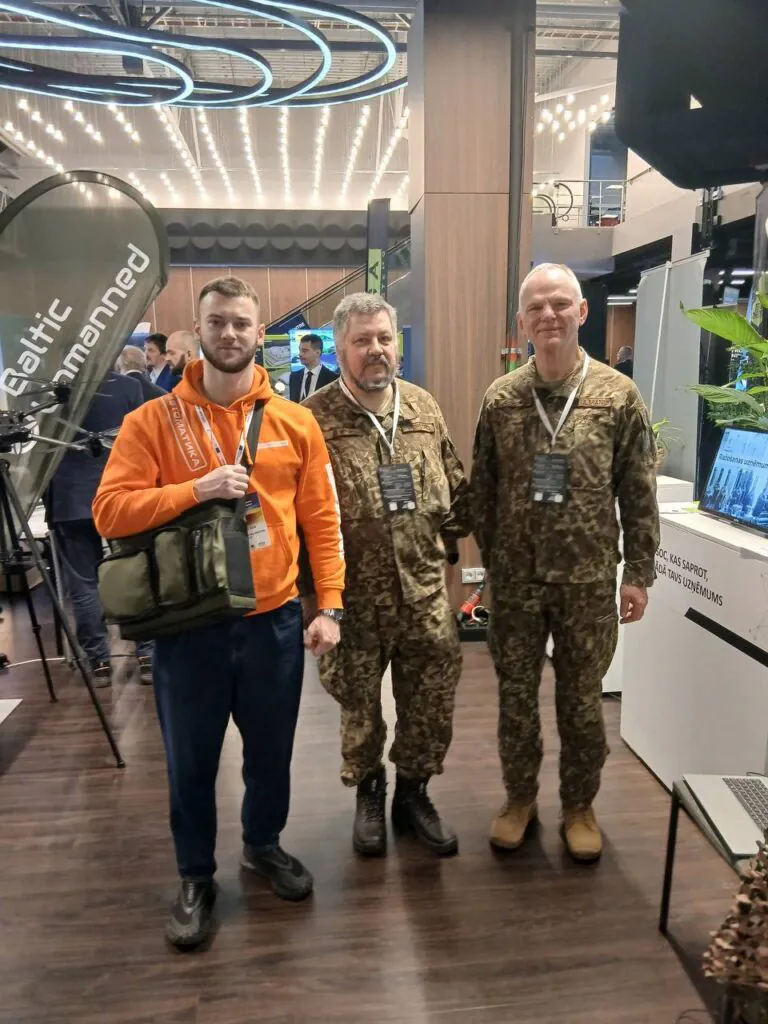 У Ризі Промавтоматика презентувала унікальні для латвійського ринку спеціалізовані павербанки для військових — фото 13
