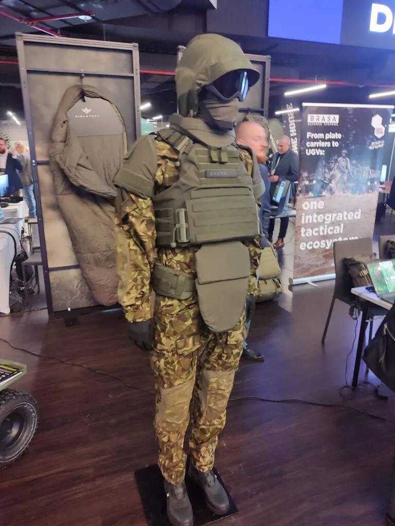 У Ризі Промавтоматика презентувала унікальні для латвійського ринку спеціалізовані павербанки для військових — фото 17