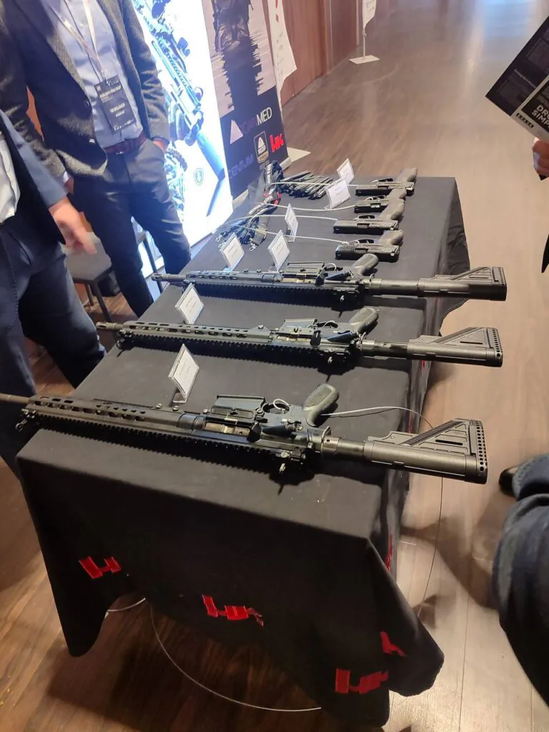 У Ризі Промавтоматика презентувала унікальні для латвійського ринку спеціалізовані павербанки для військових — фото 20