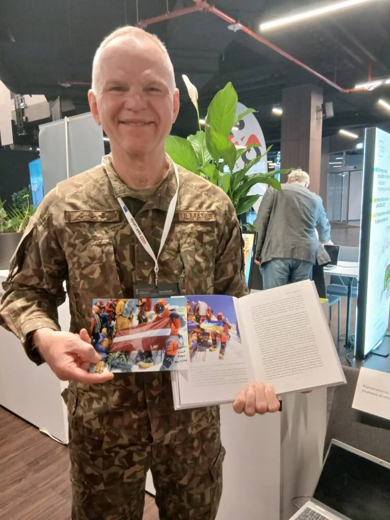 У Ризі Промавтоматика презентувала унікальні для латвійського ринку спеціалізовані павербанки для військових — фото 9